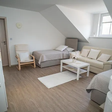 Apartmanovy Dum Sklipek Trutnov Exterior photo